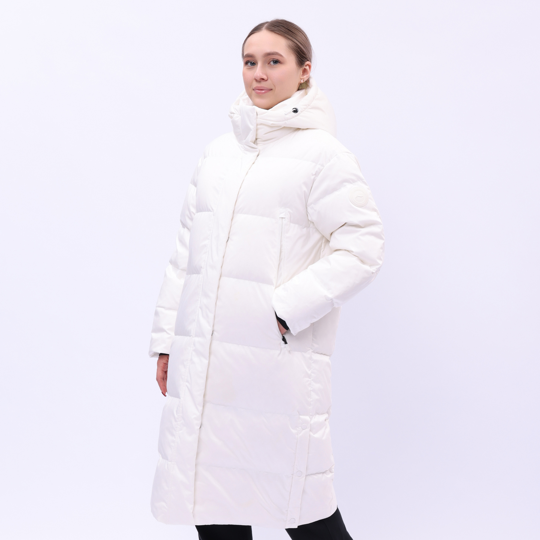 AYMU110-1 Длинный пуховик Essentials белый