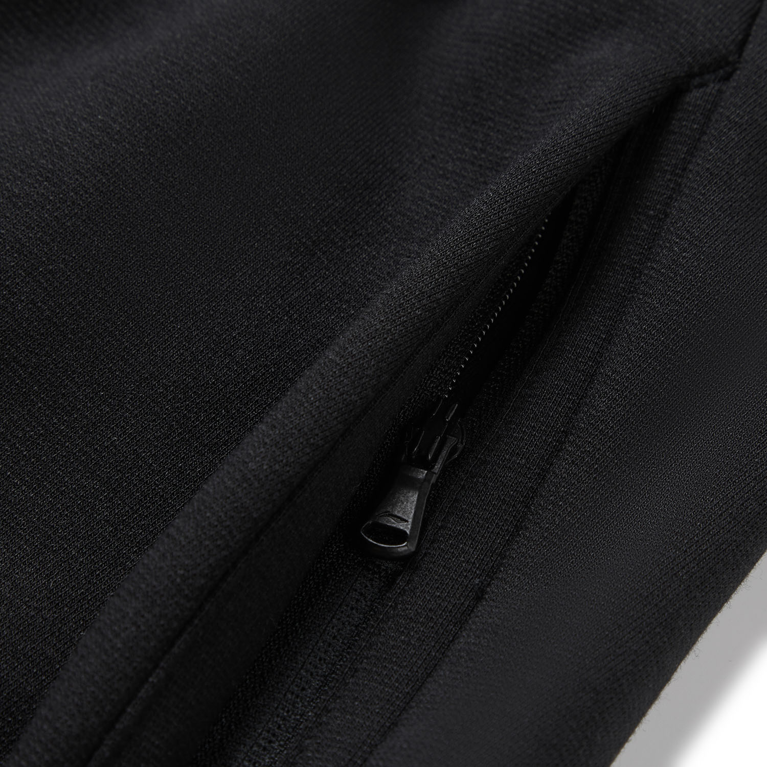 AKYW139-2 Брюки джоггеры Essentials черный