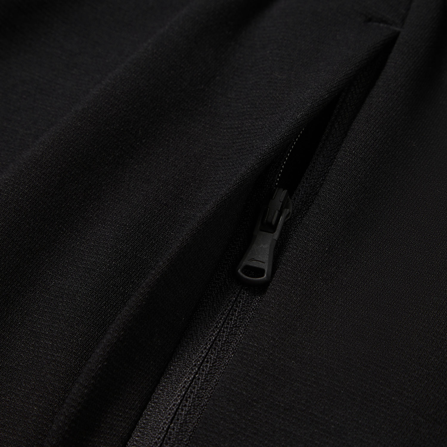 AKYW129-1 Брюки джоггеры Essentials черный