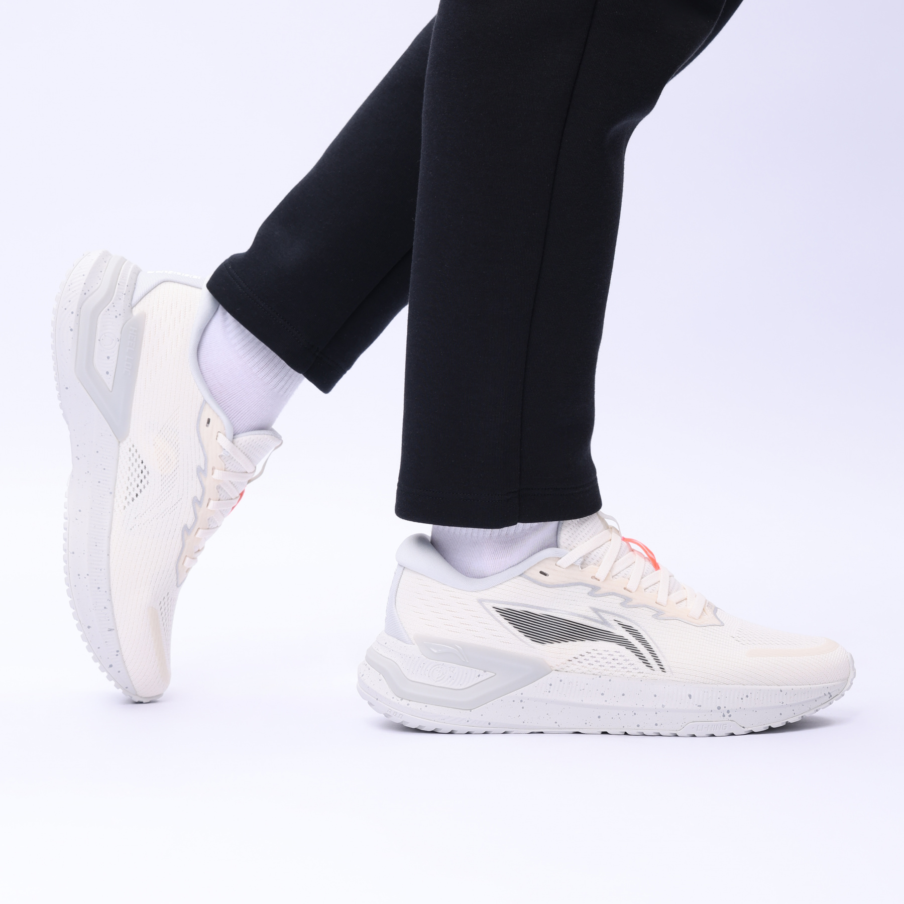 ARHU004-11 Беговые кроссовки Yueying 3 белые