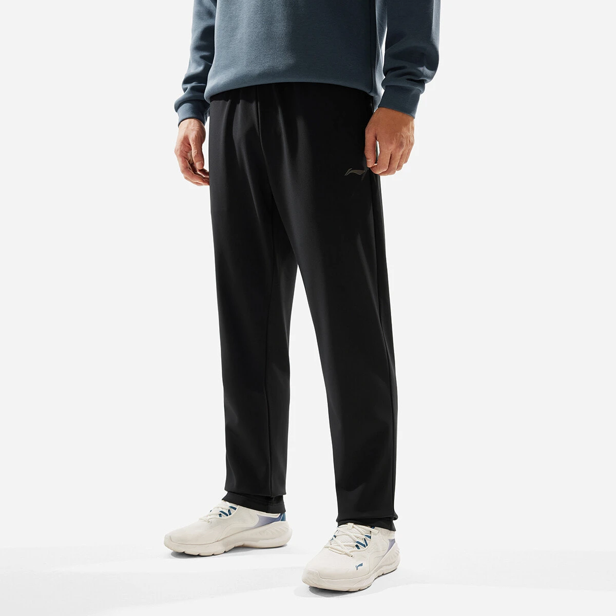 AYKU525-1 Брюки спортивные Essentials черный