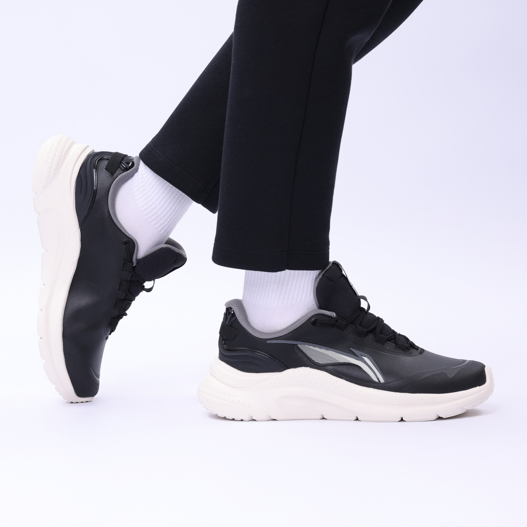 ARSV044-7 Кроссовки LN Flow черные