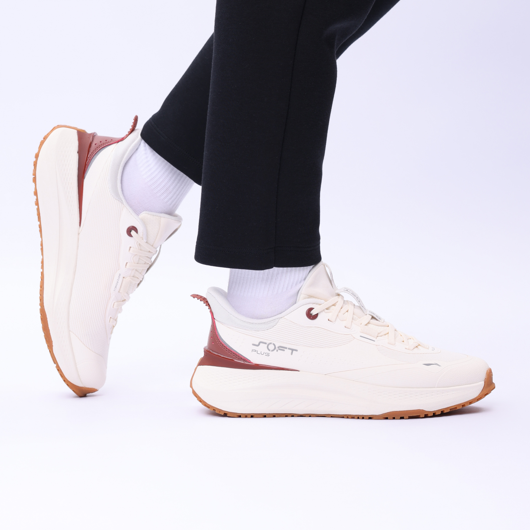 AGLV004-1 Кроссовки беговые Soft Plus молочные
