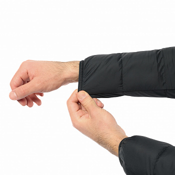 AYMU091-1 Пуховик Essentials черный