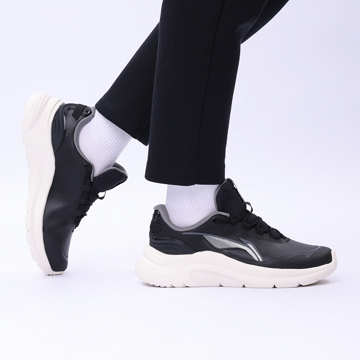 ARSV044-7 Кроссовки LN Flow черные
